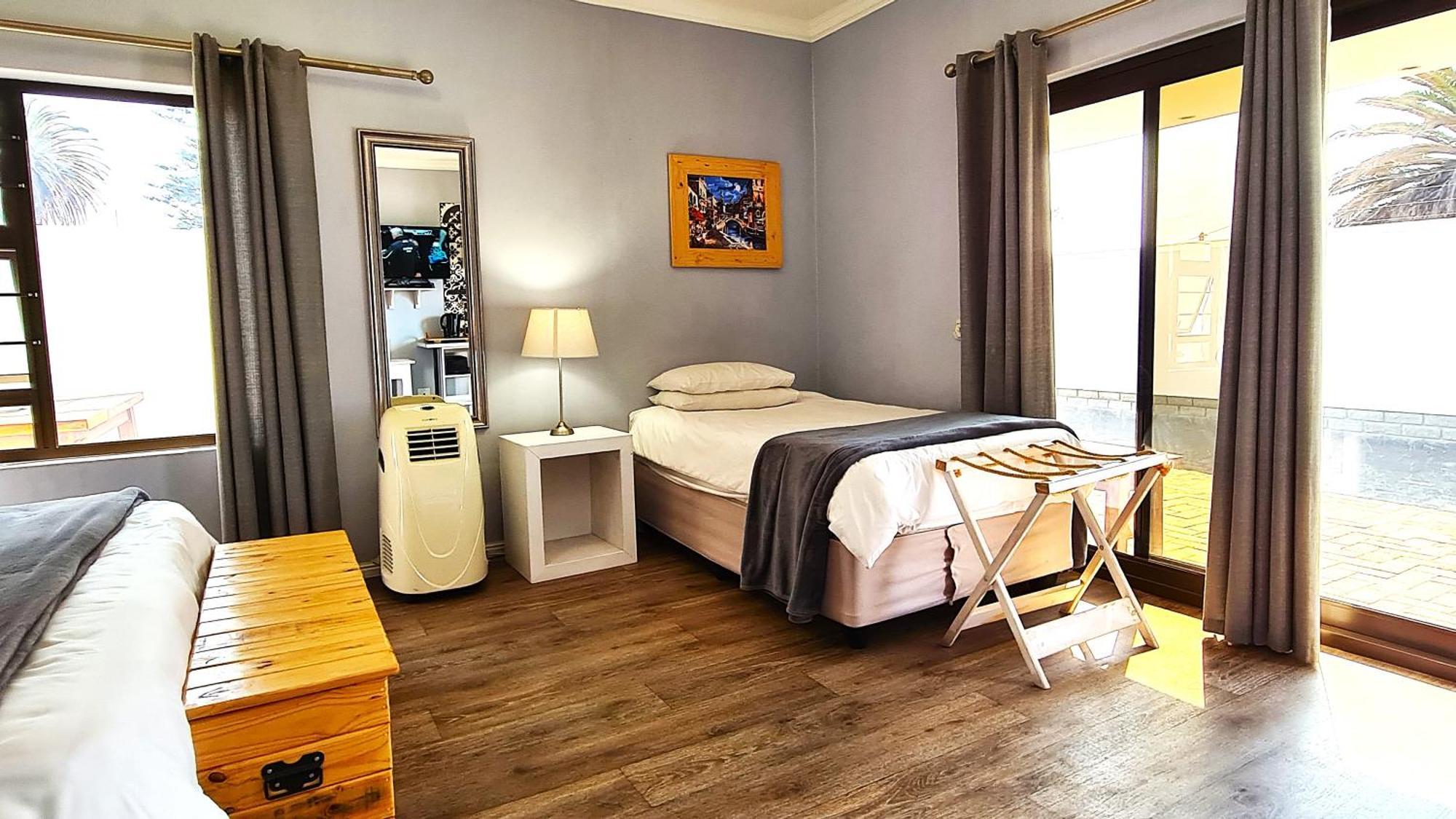 Tiende Laan Bed & Breakfast And Self-Catering Walvis Bay Eksteriør bilde